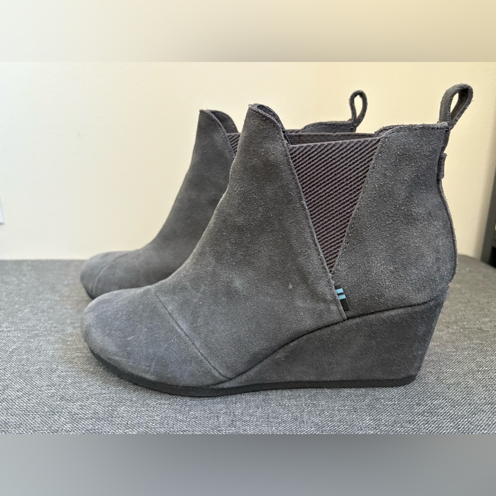 TOMS Kelsey Gray Suede Wedge Ankle Boots - EUC!